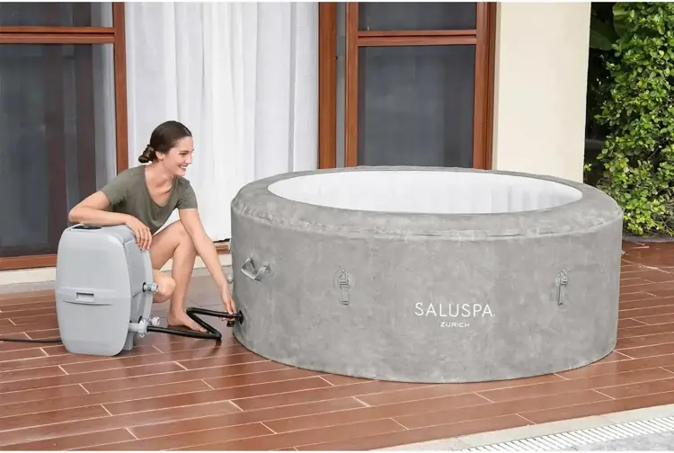 Zurich SaluSpa Hot Tub
