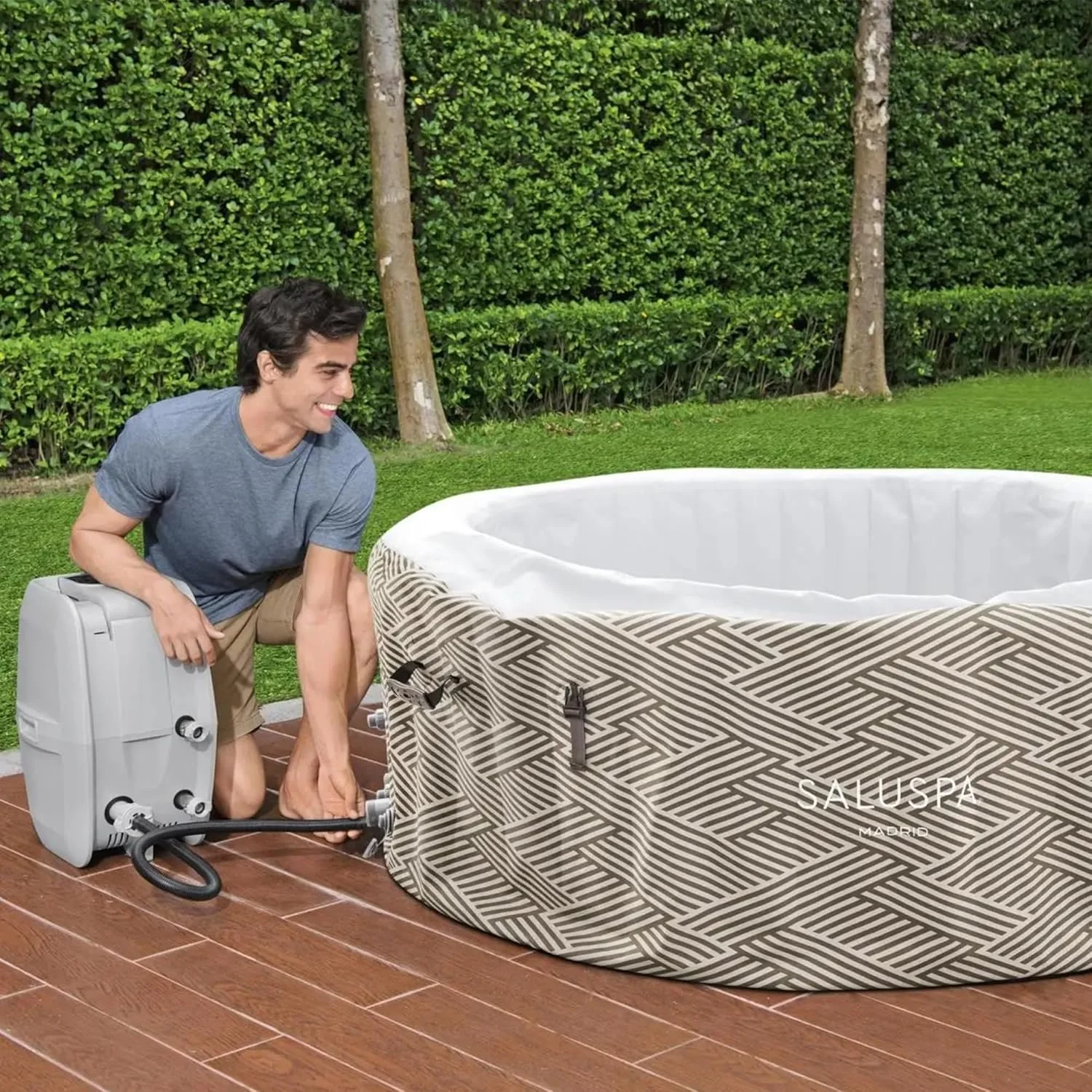 SaluSpa Madrid Hot Tub